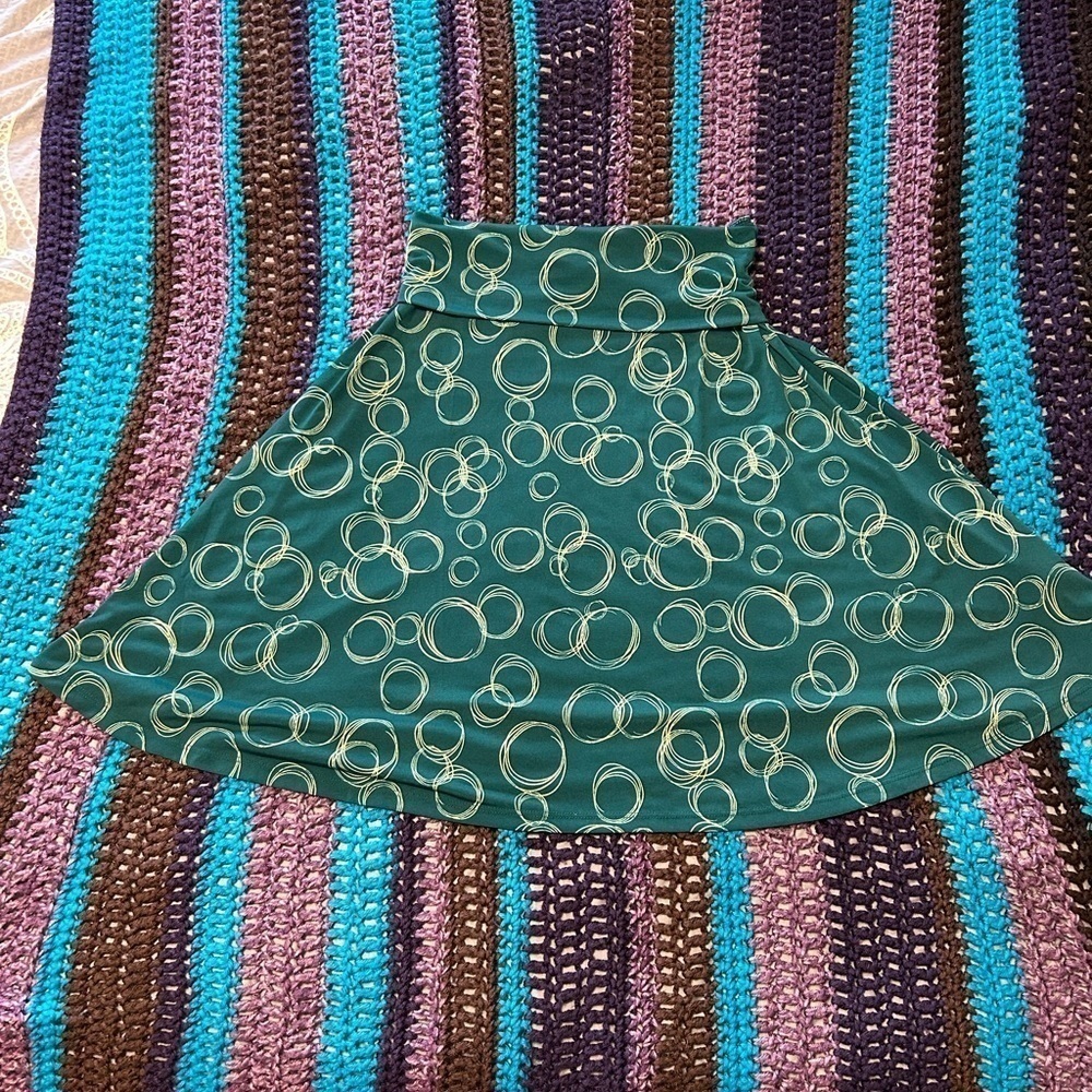 LuLaRoe Green A-line Skirt with Circle Print, Size XS - Picture 2 of 7